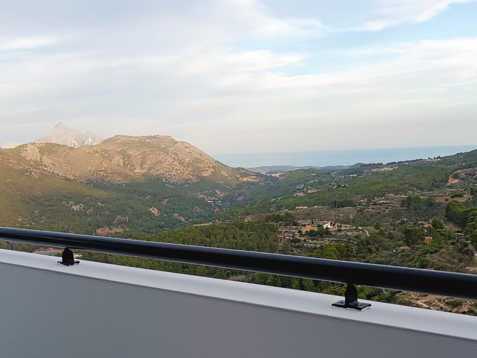 Piso Vistas Montanas Y Mar Apartment El Castell de Guadalest Luaran gambar